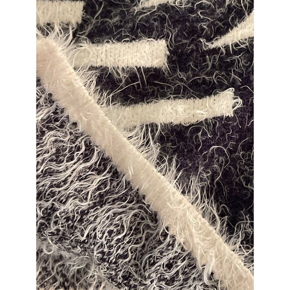 Cecico Womens Aztec Pattern Eyelash Sweater Large Southwest Black & White - Picture 13 of 13